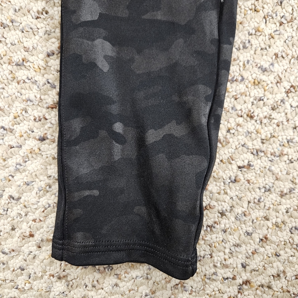 Spanx Faux Leather Matte Black Camo Leggings‎ EUC Shapewear Size Medium - Picture 7 of 8